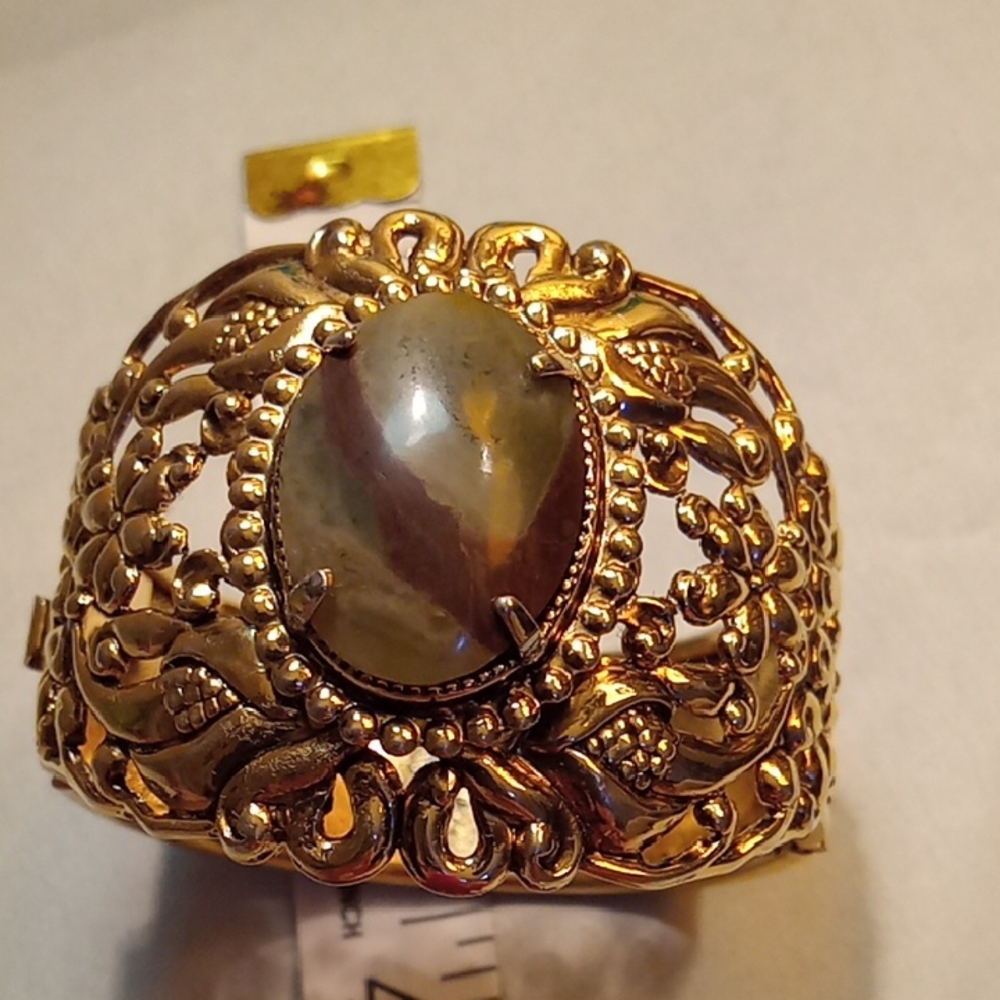 Elegant Gold Tone Filigree Bracelet